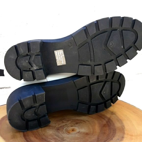 NWOT OLIVIA MILLER BOOTS - Picture 5 of 10